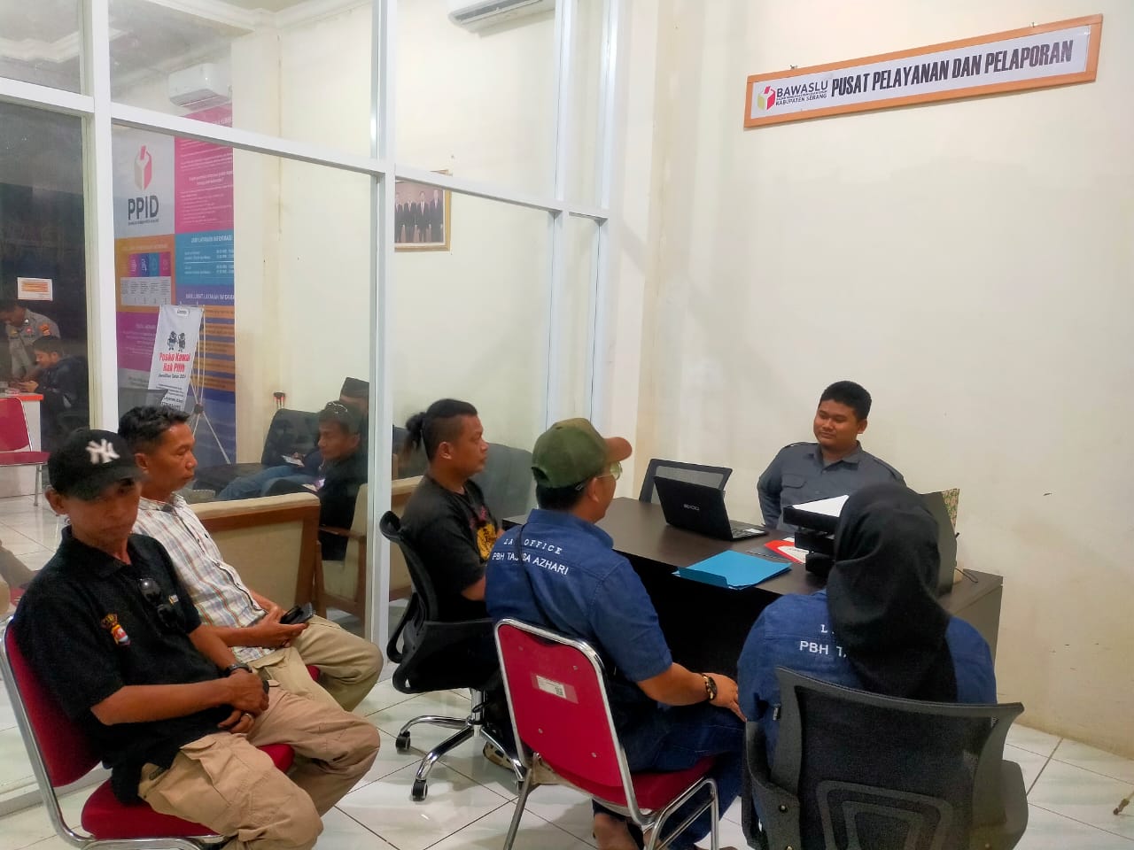 Kepala Desa Cikande Permai Telah di Laporkan ke Bawaslu Kabupaten Serang akibat adanya dugaan Ketidak Netralannya dan Memihak Kepada Salah Satu Pasangan Bakal Calon Andika Hazrumi dan Nanang Supriatna