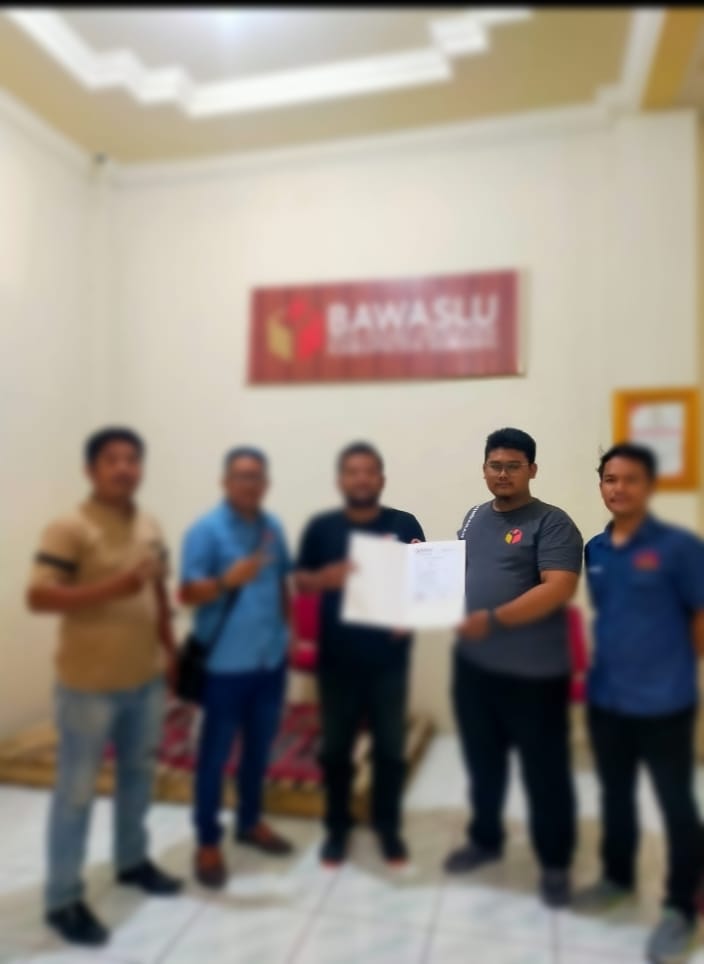 Baliho Paslon Nomor Urut 2 Dirusak Kuasa Hukum : Laporkan Dan Hukum Pelakunya Sebagai Efek Jera.