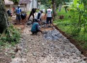 Kerja Bakti Pembangunan Jalan Lingkungan Kampung Kalanganyar RT 03 RW 01