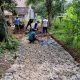 Kerja Bakti Pembangunan Jalan Lingkungan Kampung Kalanganyar RT 03 RW 01