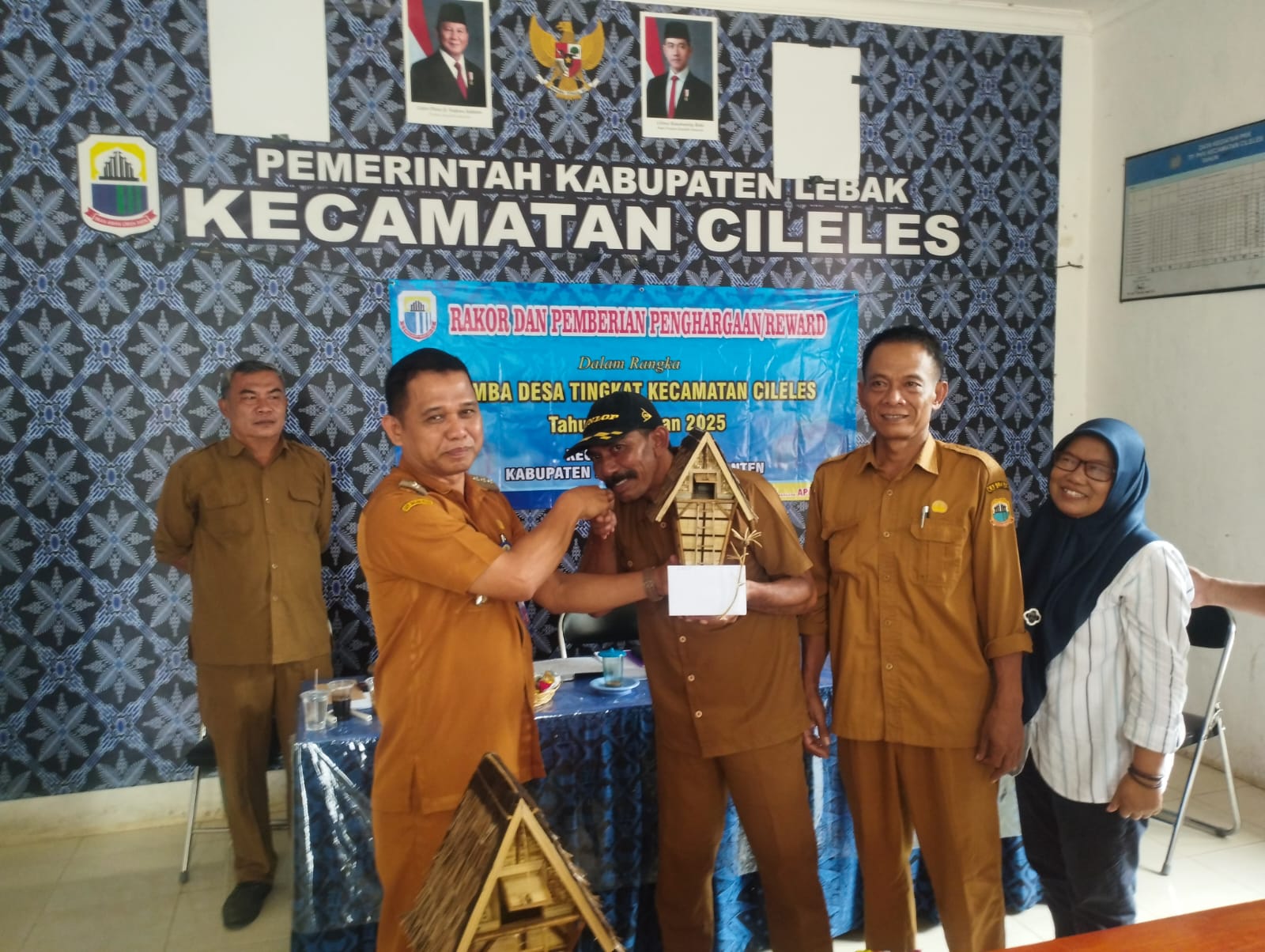 Tajul Arifin Kades Banjarsari Raih  Lomba Epdeskel Juara Dua