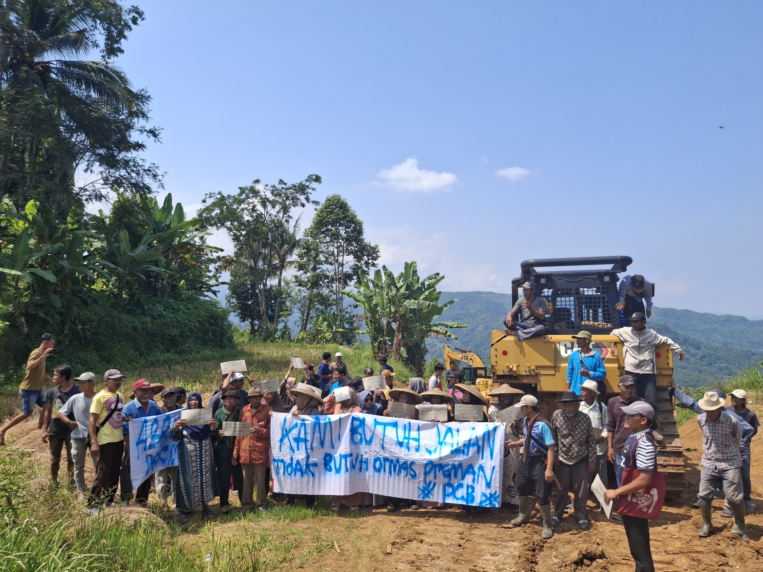 Warga dan Tokoh Cikamunding Meminta Polri Ungkap Dalang Aksi Sabotase Proyek Akses jalan PLTMH Cikamunding
