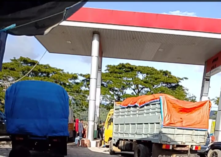 SPBU NO. 74.905.72 Barru Secara Terang-terangan Melayani Pengisian Jerigen, Kinerja Polres Barru Tak Berdaya