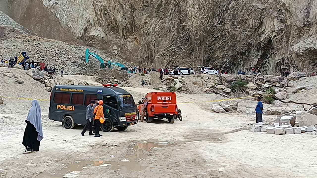 Gerak Cepat Pemda Prov Jabar dan Kabupaten Cirebon Evakuasi Korban Longsor Gunung Kuda