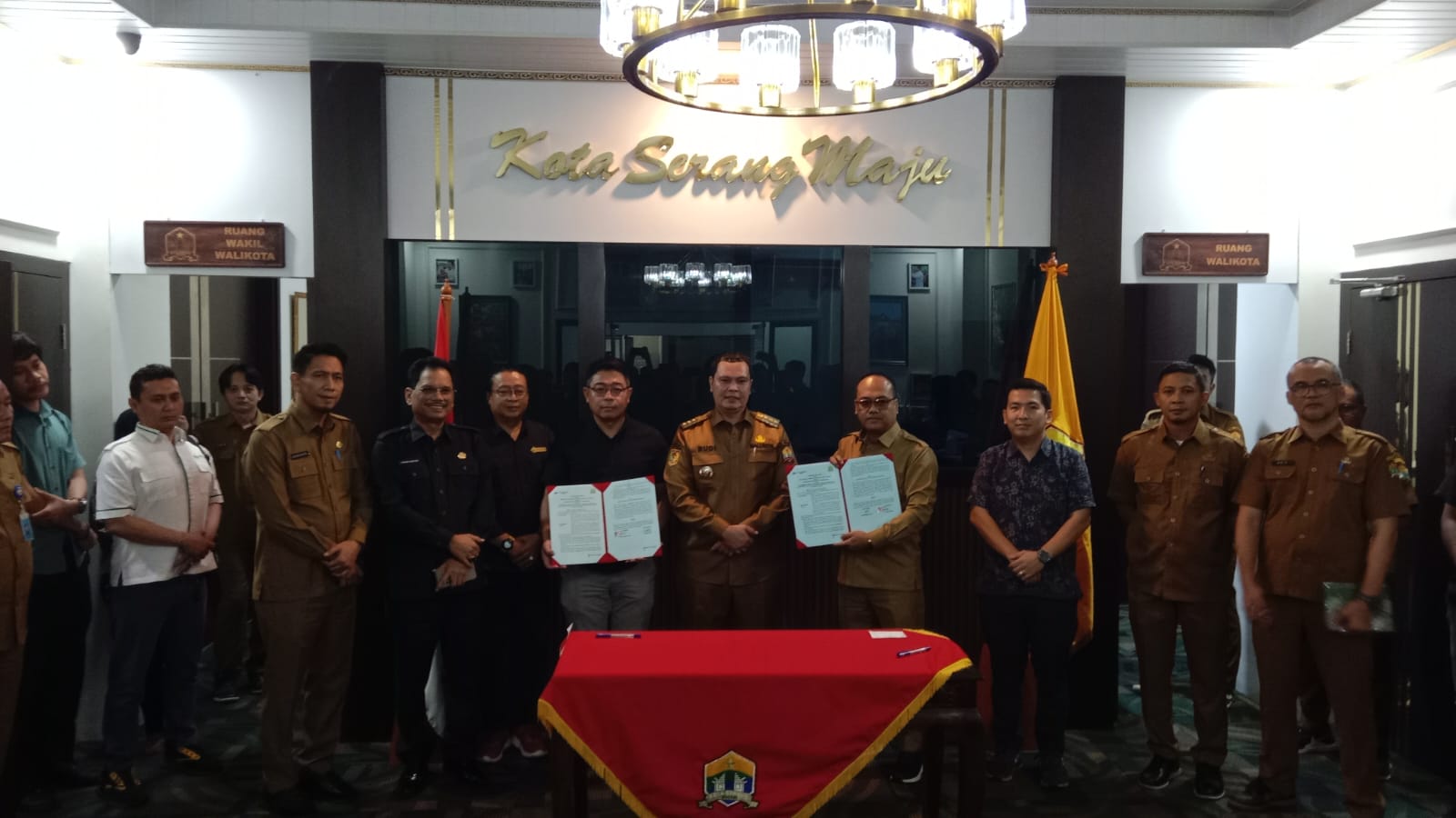 Pemerintah Kota (Pemkot) Serang melalui Pemerintahan Setda Kota Serang melangsungkan penandatanganan nota kesepakatan bersama forum tanggungjawab sosial dan Lingkungan Badan Usaha Kota Serang dengan PT. Binangun Mitra Mandir/Puri Harmoni