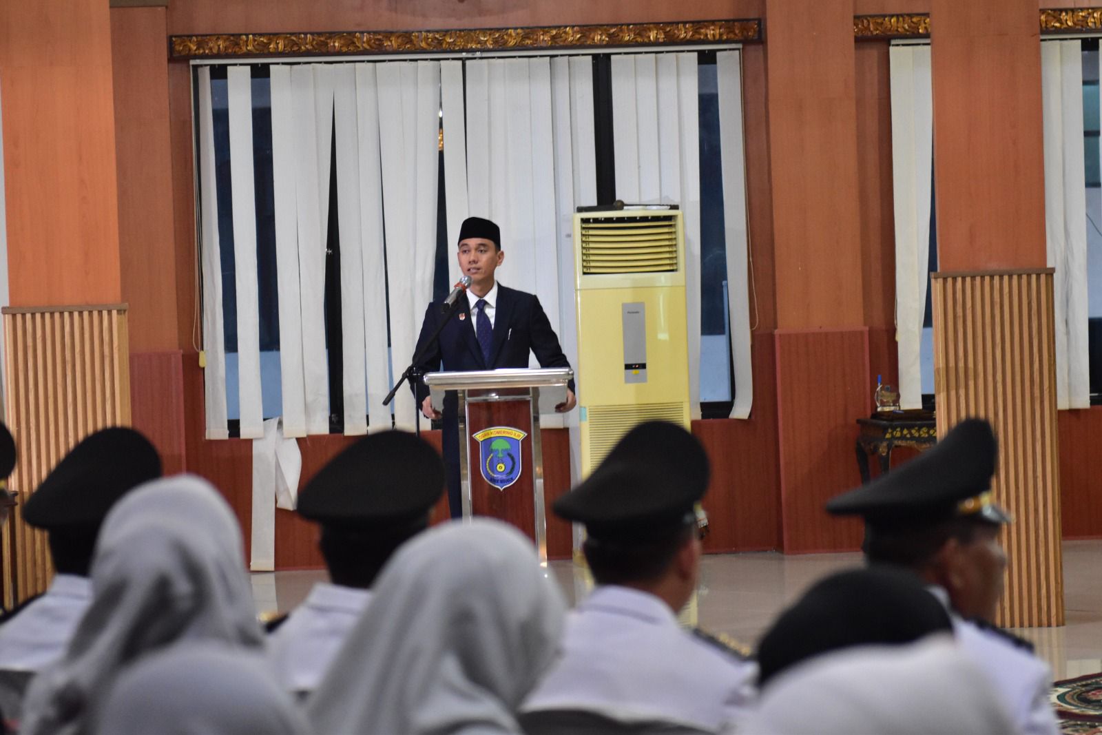 Pejabat Harus Total Melayani, Seirama dan Setia Kepada Masyarakat