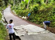Pembangunan Jalan Rabat Beton di kampung Pasirgintung Berjalan Lancar