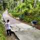 Pembangunan Jalan Rabat Beton di kampung Pasirgintung Berjalan Lancar