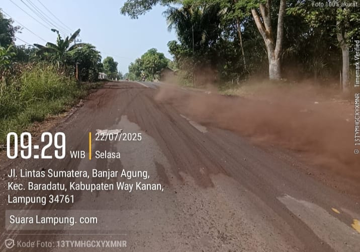 Warga keluhkan Tumpahan Batu Bara yang Berceceran di jalan Lintas Selasa, Juli 22, 2025 | 09:39 WIB