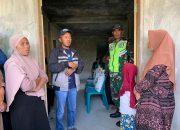 Pastikan Berjalan Lancar Dan Tertib, Babinsa Koramil 05/Permata Kawal Penyerahan Bantuan Ketahanan Pangan