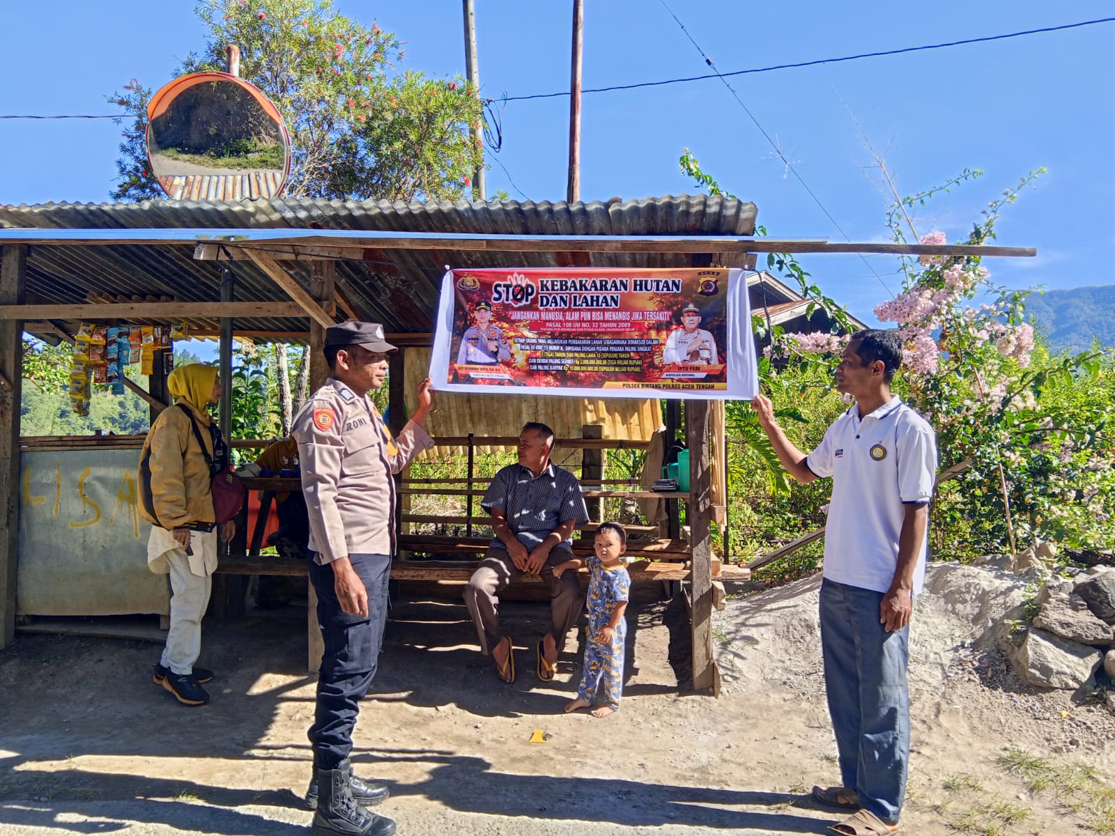Cegah Karhutla, Polres Aceh Tengah Gencar Sosialisasi dan Pasang Spanduk Imbauan di Kampung Bewang