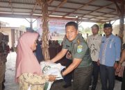 Dandim 0119/BM Serahkan Langsung Bantuan Pangan Beras Kepada Masyarakat Bener Meriah