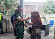 Dandim 0106/Ateng Salurkan Bantuan Pangan Beras Untuk Warga Di Kec, Bebesen