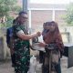 Dandim 0106/Ateng Salurkan Bantuan Pangan Beras Untuk Warga Di Kec, Bebesen