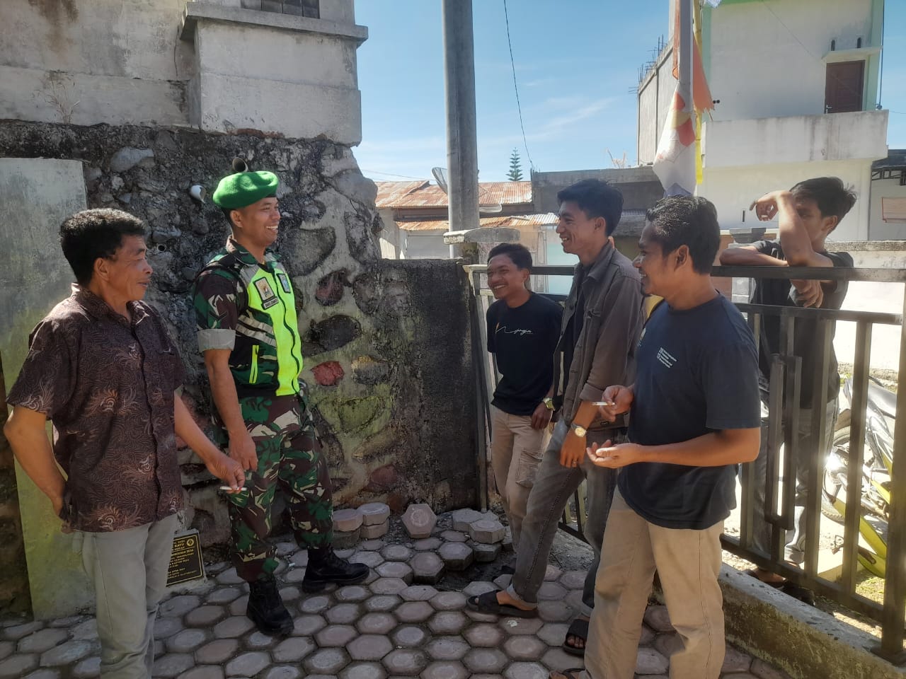 Babinsa Komsos Bersama Pemuda, Ingatkan Jauhi Narkoba Dan Judi Online