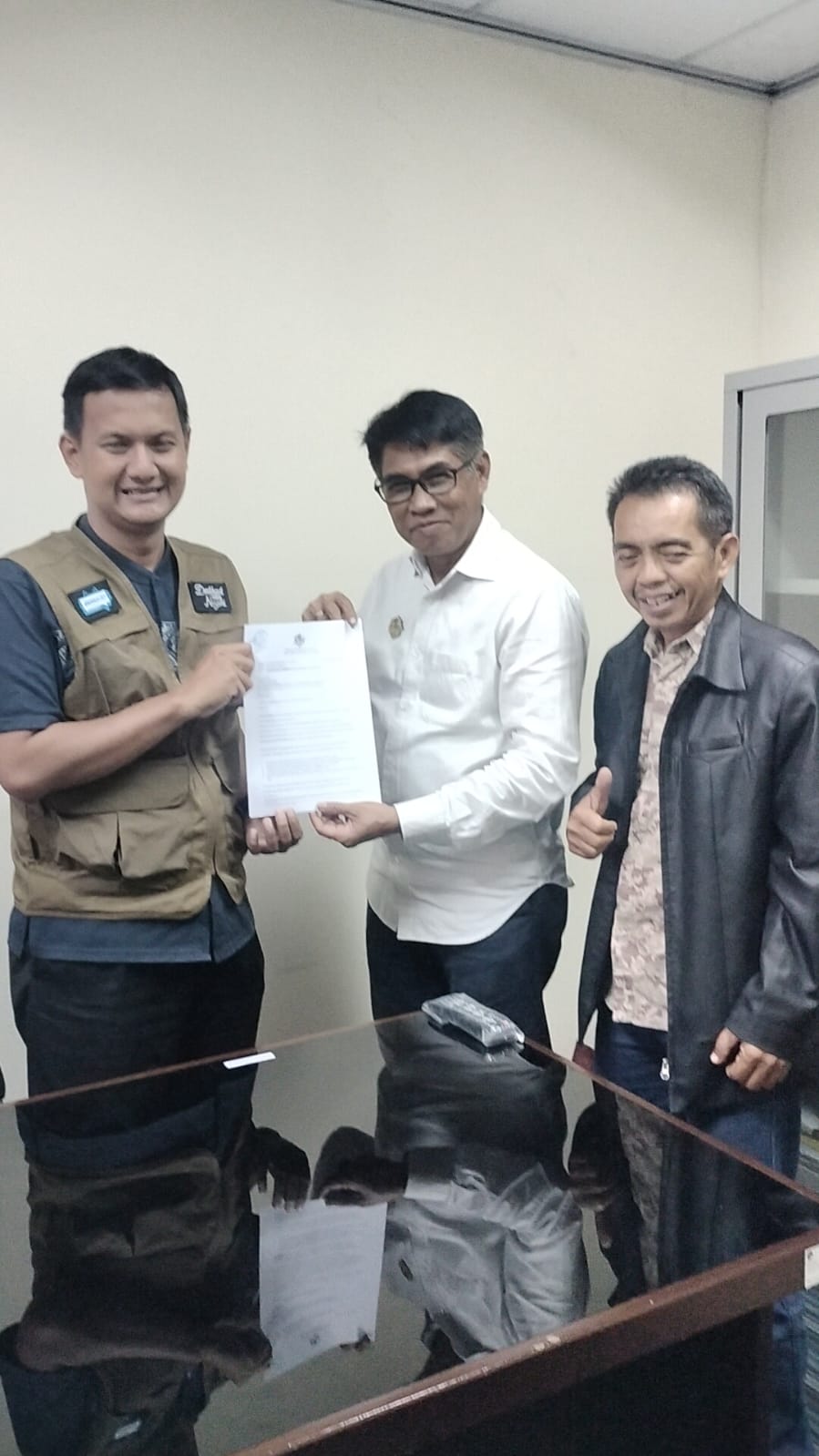 Ketua Umum PJS DPP Mahmud Marhaba Serah Dokumen Ke Dewan Pers