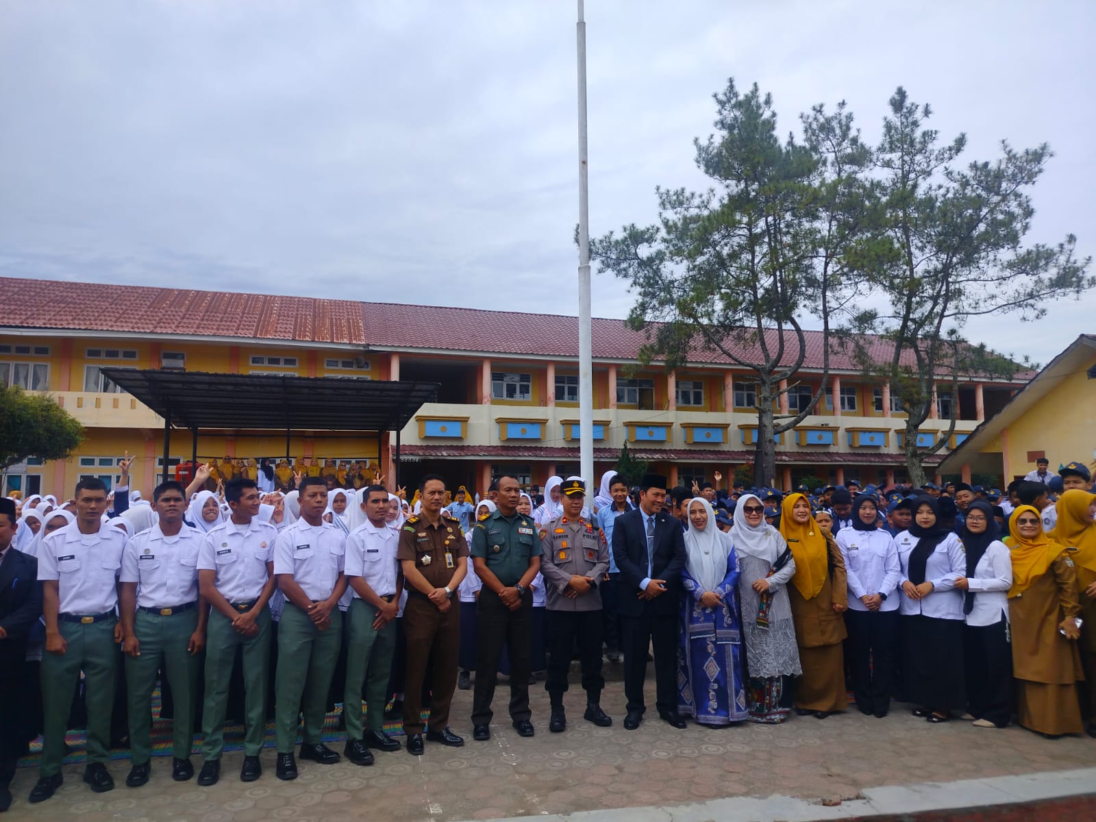 Wakapolres Aceh Tengah Hadiri Launching Penerimaan Manfaat Makanan Bergizi Gratis di SLTP Negeri 1 Takengon