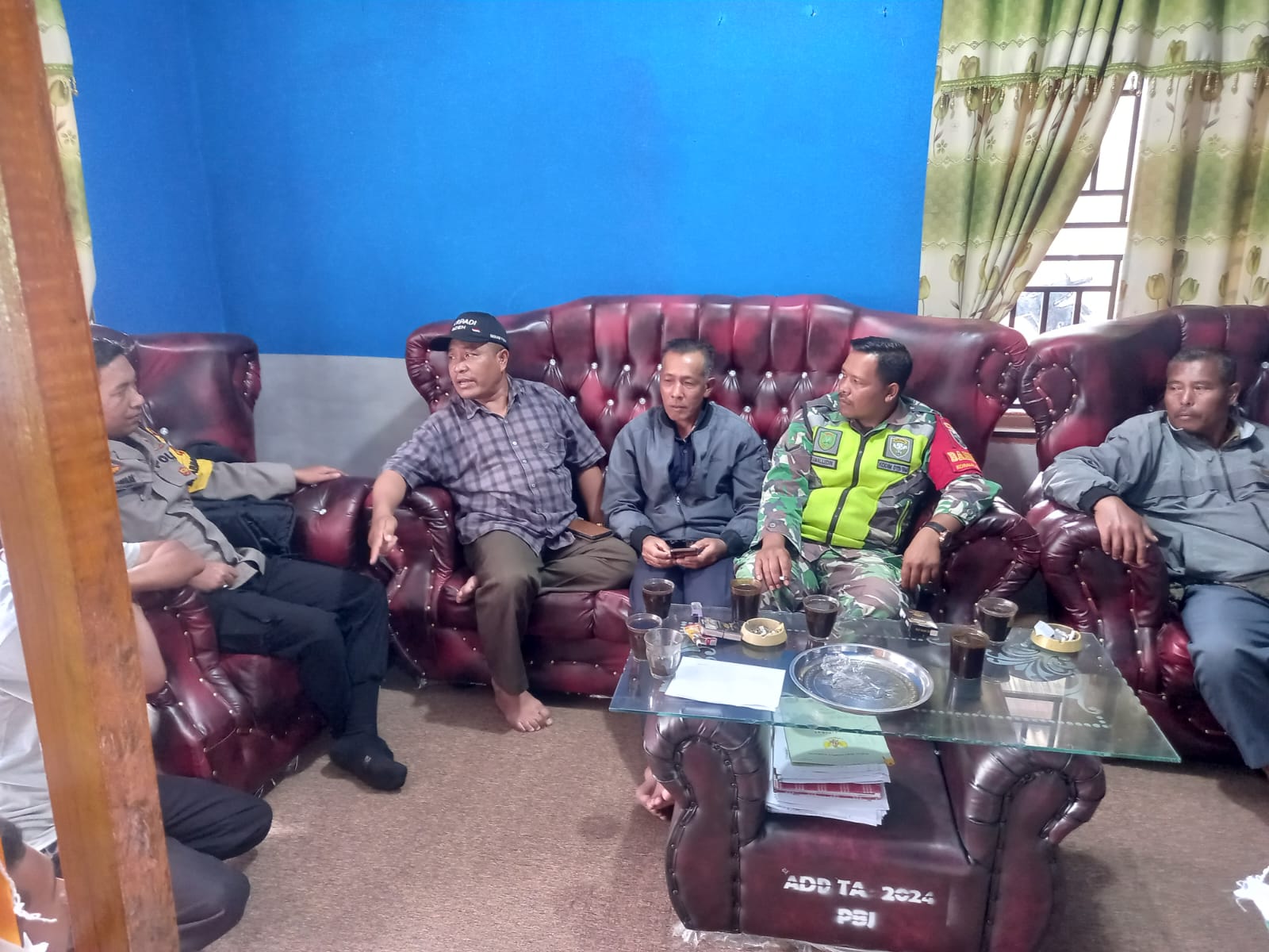 Monitoring Wilayah Binaan, Babinsa Komsos Dengan Masyarakat