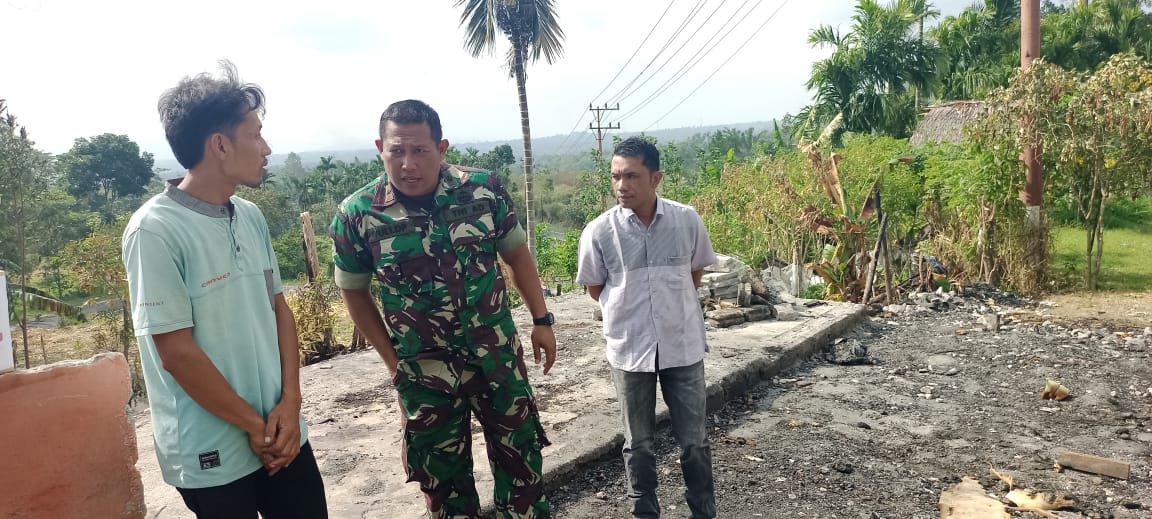 Serahkan Bantuan Sosial Kepada Korban Kebakaran Rumah, Kepedulian Koramil 04/PRG Di Wilayah Teritorialnya
