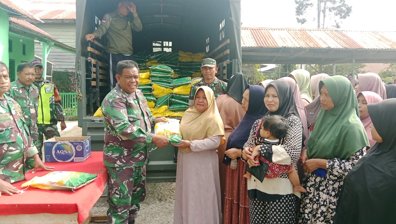 Satgas Kedaulatan Pangan Kodim 0119/BM Salurkan Beras SPHP Di Wilayah Teritorial Koramil 05/Permata Satgas Kedaulatan Pangan Kodim 0119/BM Salurkan Beras SPHP Di Wilayah Teritorial Koramil 05/Permata