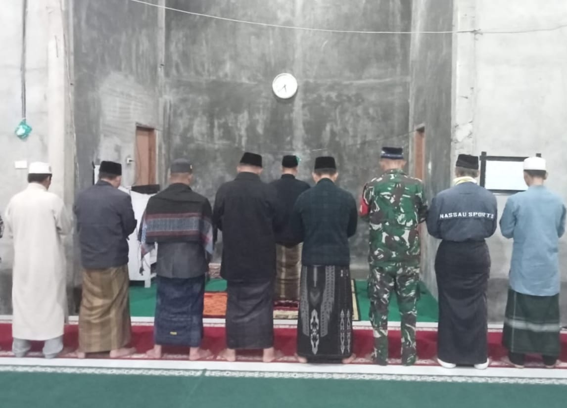 Tingkatkan Keimanan, Babinsa Sholat Subuh Berjamaah Dengan Tokoh Masyarakat Di Wilayah Binaan Tingkatkan Keimanan, Babinsa Sholat Subuh Berjamaah Dengan Tokoh Masyarakat Di Wilayah Binaan