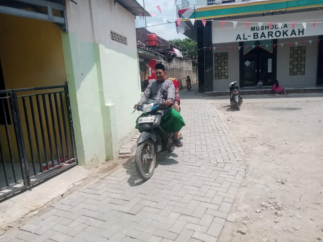 Terkait Pemberitan Warga Pertanyakan Pemasangan Paving Blok: Warga Yang Mana