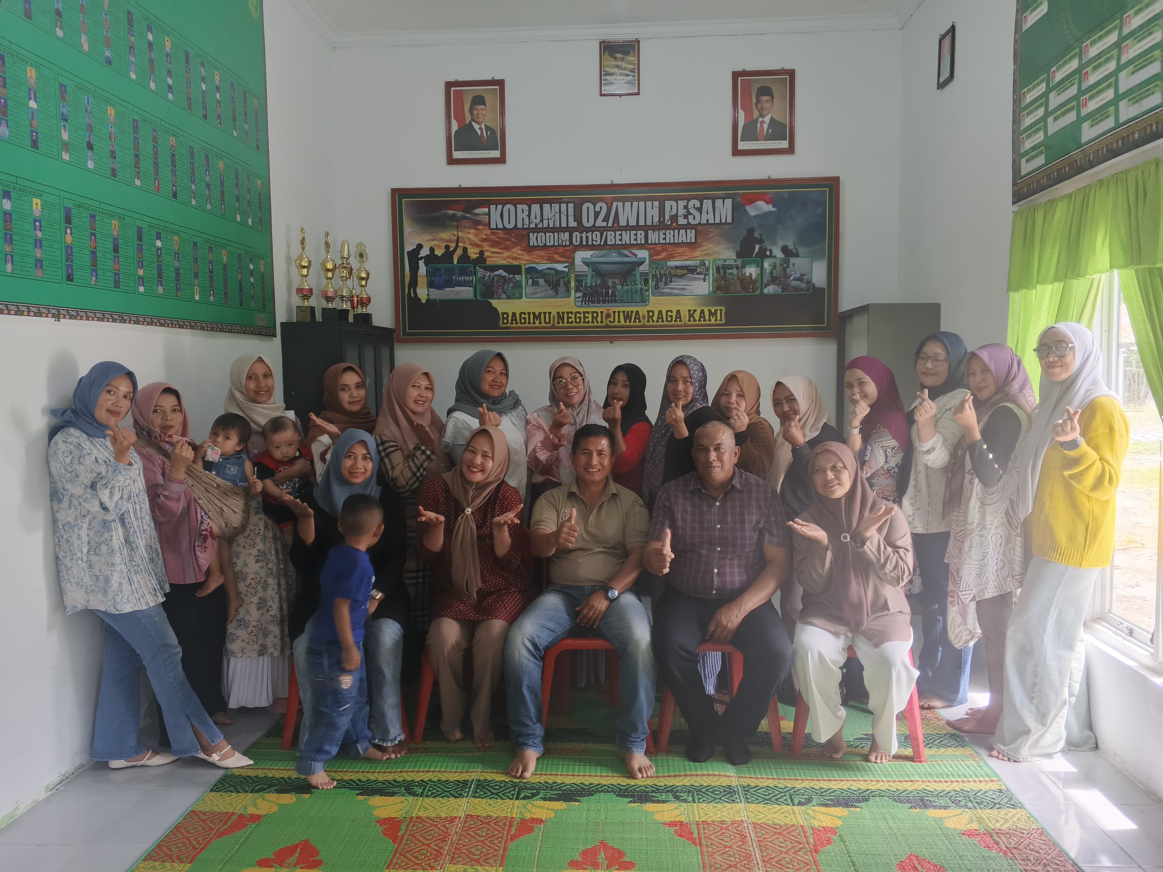 Danramil 02/Wps Berikan Tali Asih kepada Personel Purna Tugas dan Pindah Satuan