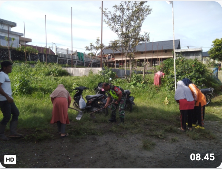 Jelang Perayaan HUT RI ke-80, Babinsa Ajak Warga Bergotong Royong