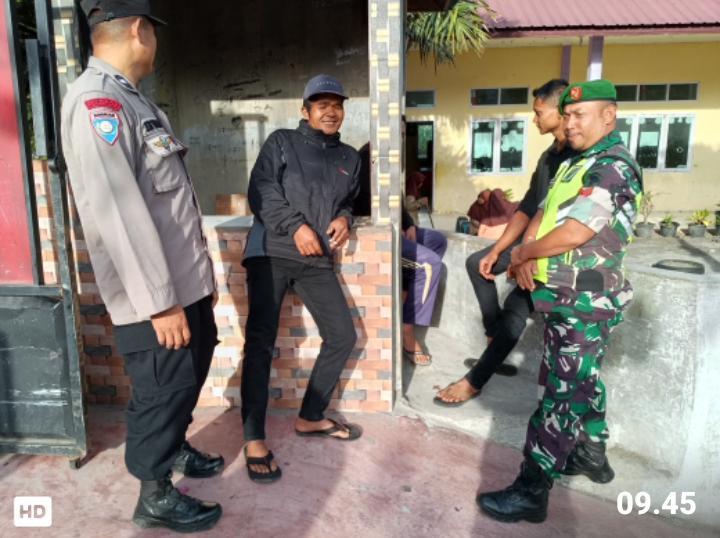 Monitoring Wilayah Binaan, Babinsa Komsos Dengan Masyarakat