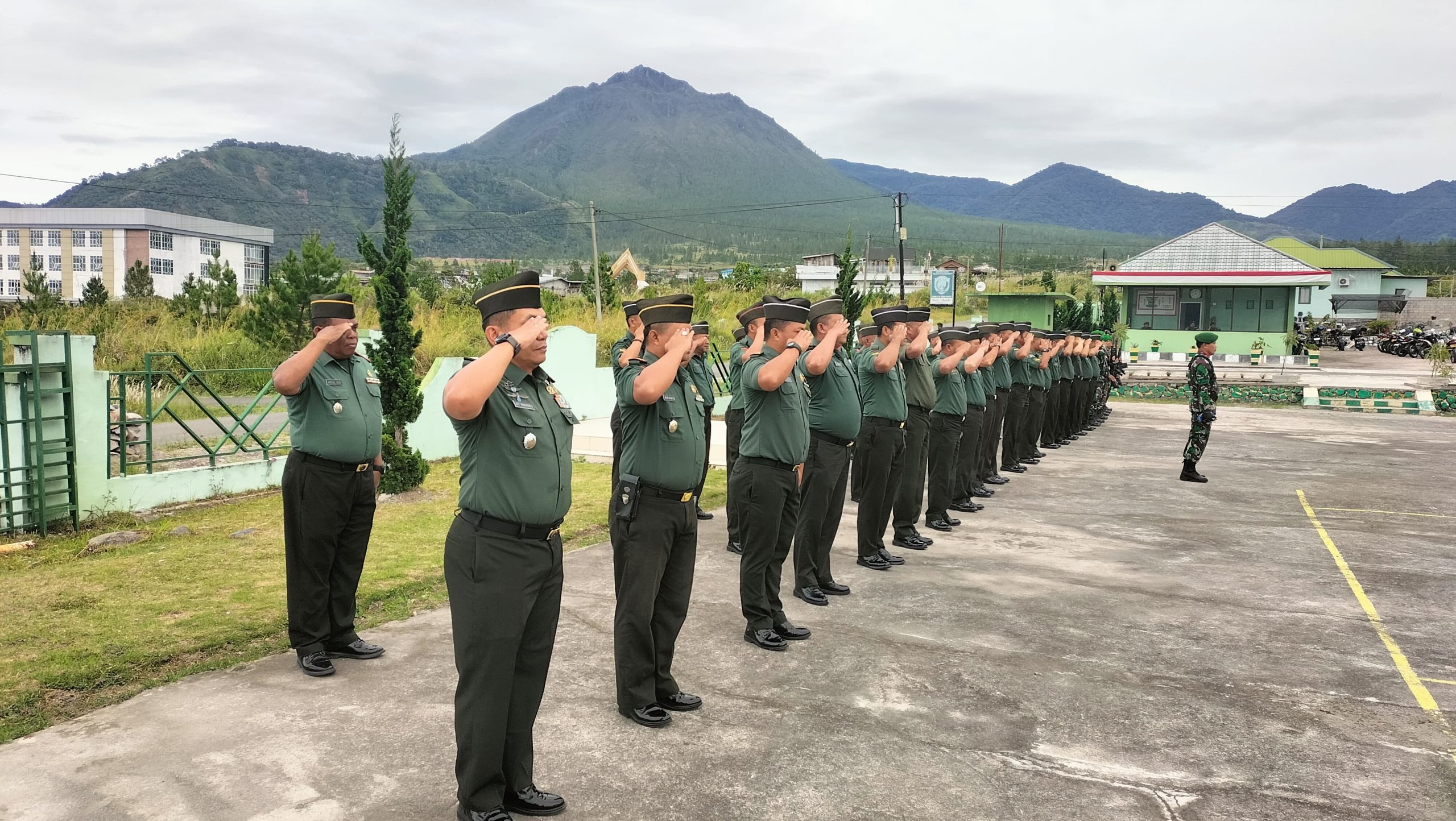 Pasi Intel Kodim 0119/BM Pimpin Upacara Bendera Merah Putih Di Makodim