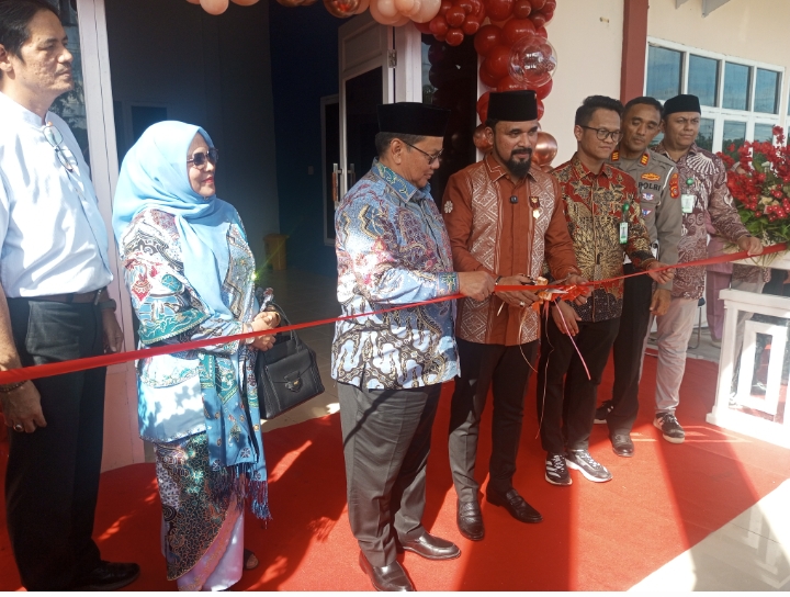 Resmikan RS Mulia Rakan, Bupati Iskandar Usman Al Farlaki Tekankan Transparansi Harga dan Kualitas dalam Layanan Kesehatan.