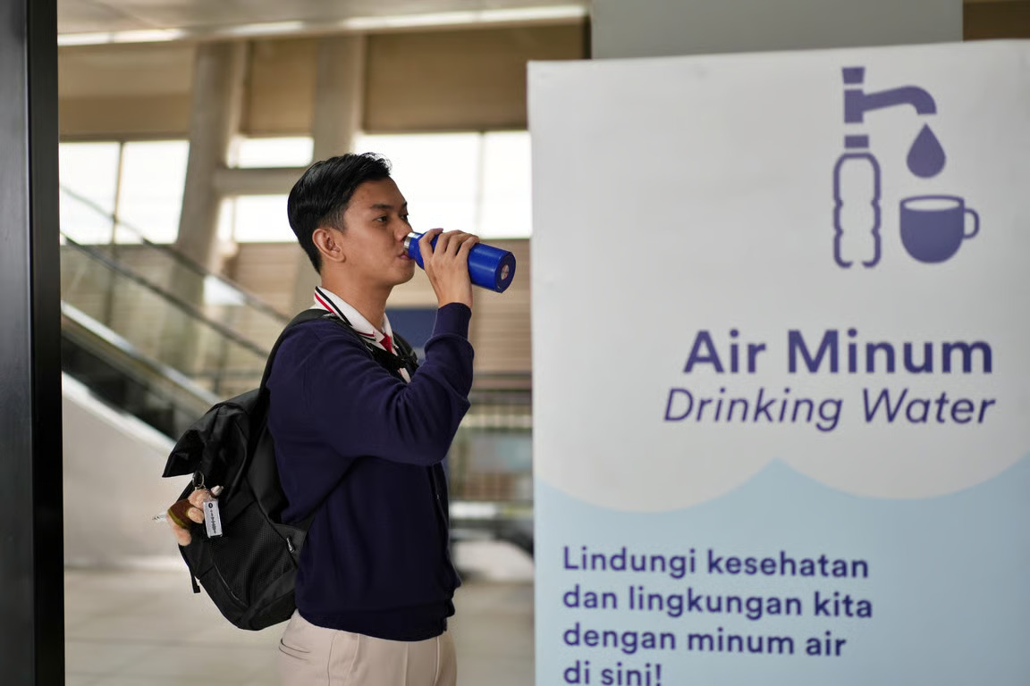 Dukung Gerakan Eco Station, LRT Jabodebek Rutin Rawat Water Station di 18 Stasiun