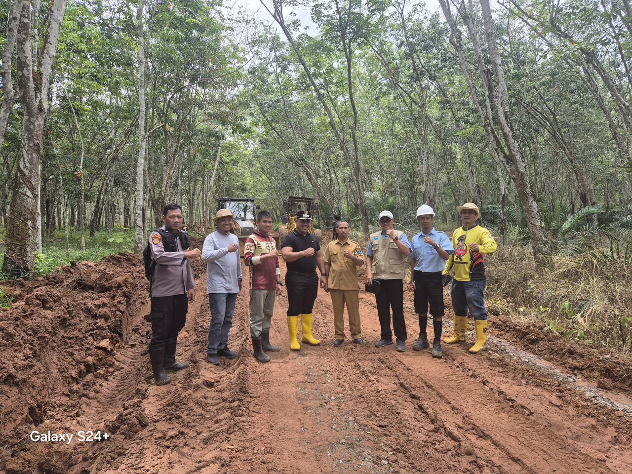Sampoerna Agro Bantu Perbaikan Jalan, Bukti Sinergi Swasta dan Pemda