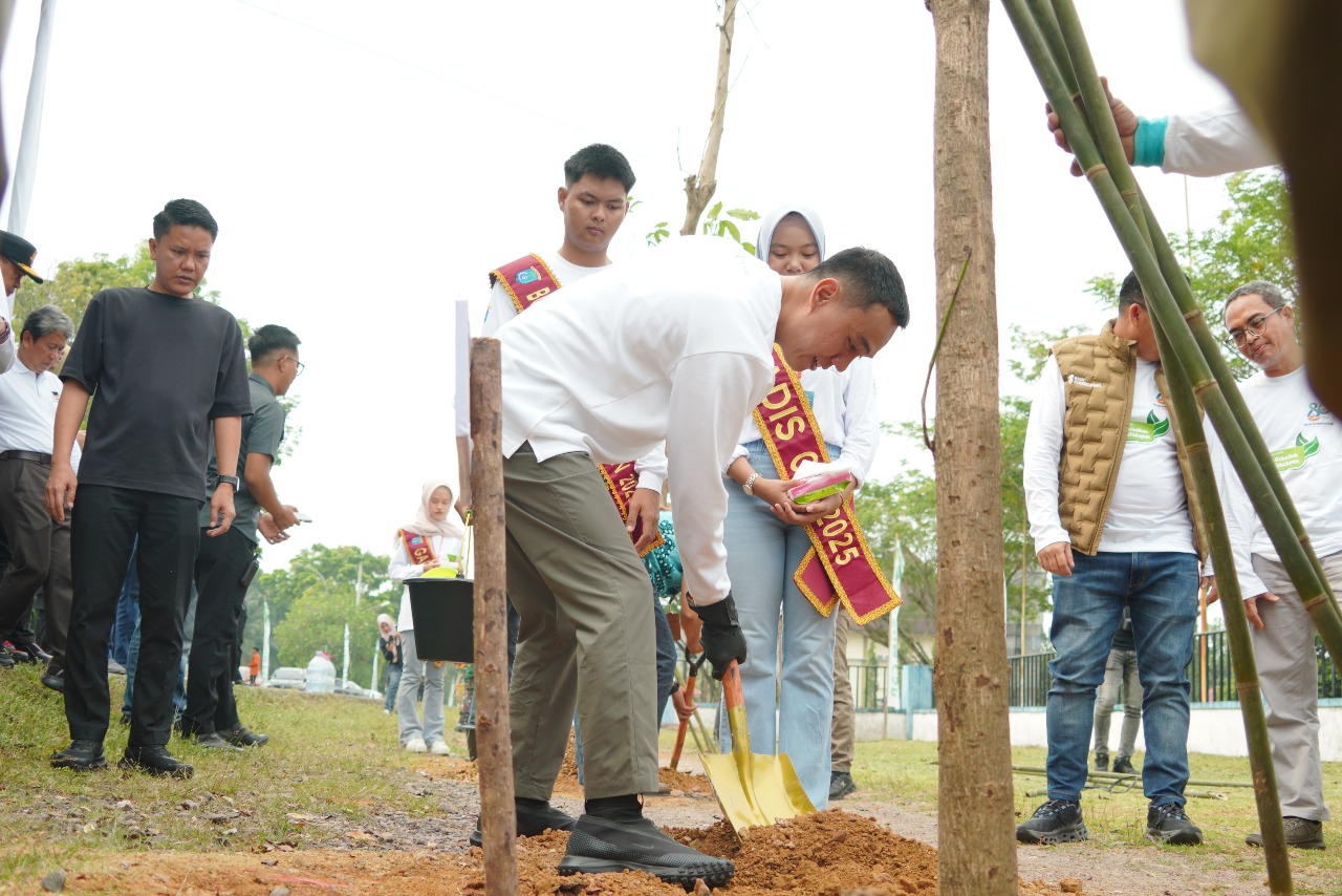 Penanaman 300 Pohon Tabebuya Warnai Peringatan HUT ke-80 Kabupaten OKI