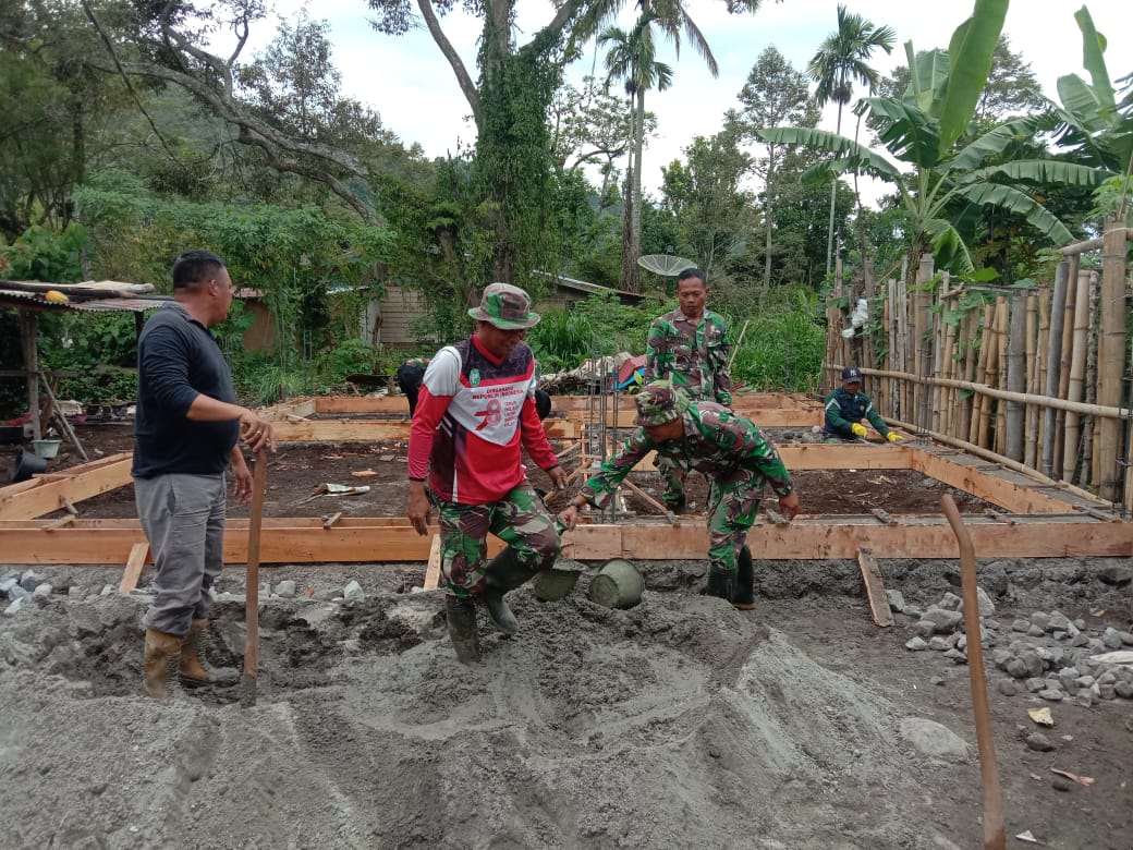 Program Satgas TMMD ke 126 Kodim 0106/Ateng Laksanakan Pengecoran Pondasi RTLH milik Bu Kasmawati Program Satgas TMMD ke 126 Kodim 0106/Ateng Laksanakan Pengecoran Pondasi RTLH milik Bu Kasmawati