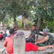 Anggota Satgas TMMD Ke 126 Anjangsana Dengan warga
