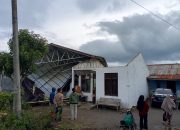 Angin Puting Beliung Terjang Desa Weh Tenang Uken, Dua Rumah Warga Rusak Parah Satu Terimbas