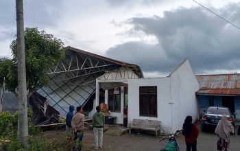 Angin Puting Beliung Terjang Desa Weh Tenang Uken, Dua Rumah Warga Rusak Parah Satu Terimbas