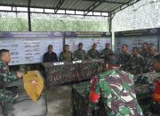 Dansatgas TMMD ke-126, Bersama Personel Laksanakan Briefing Di Posko TMMD Dansatgas TMMD ke-126, Bersama Personel Laksanakan Briefing Di Posko TMMD