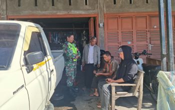 Ciptakan Kondisi Aman Dan Kondusif, Babinsa Sambangi Warga Berikan Himbauan Kamtibmas