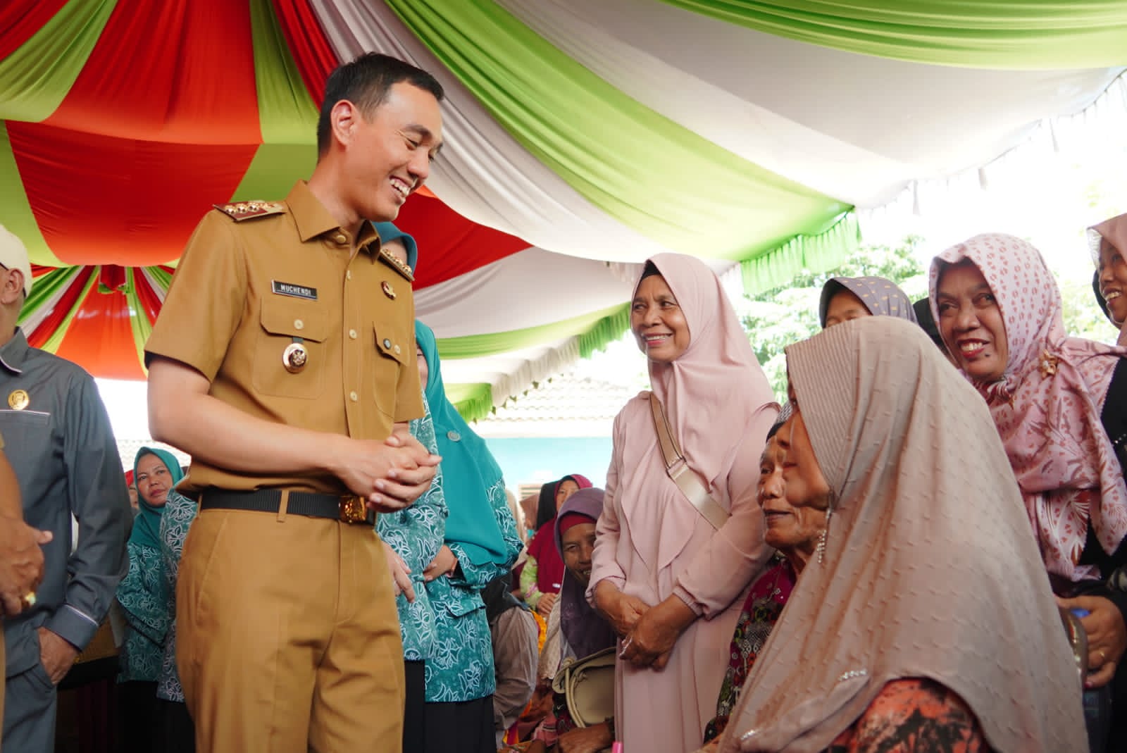 Pelayanan Terpadu Pemkab OKI: Cepat, Dekat, Bikin Warga Bahagia Pelayanan Terpadu Pemkab OKI: Cepat, Dekat, Bikin Warga Bahagia