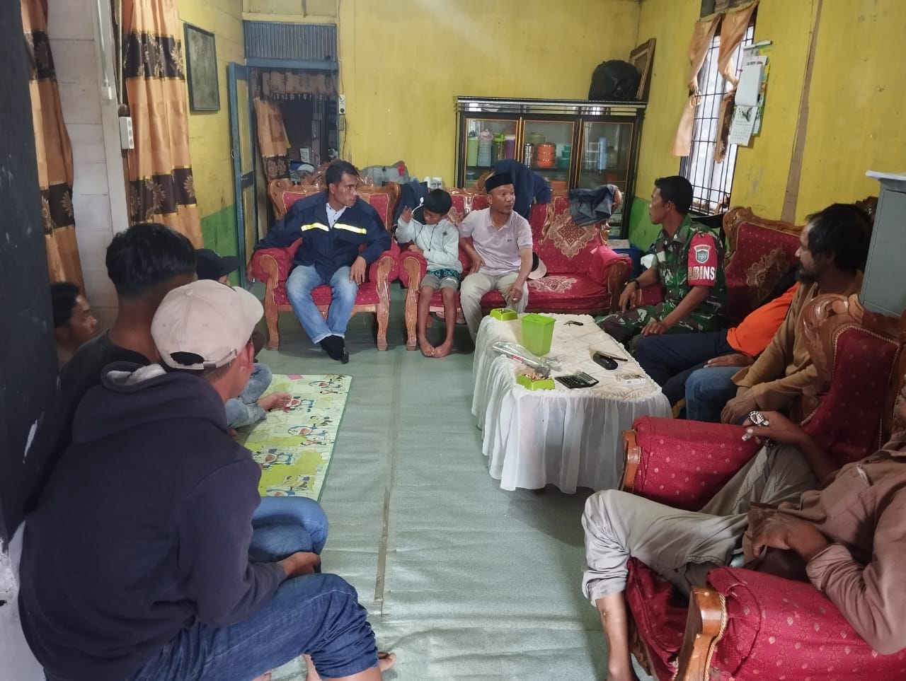 Sambangi Rumah Warga, Babinsa Tingkatkan Jalinan Komunikasi Di Wilayah Binaan