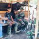 Anggota Satgas TMMD Kodim 0106 Aceh Tengah Melaksanakan Komsos Dengan Warga Kute Keramil
