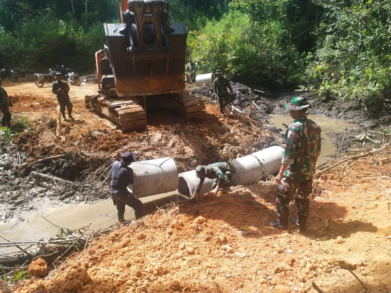 Satgas TMMD ke-126 Kodim 0106/Aceh Tengah Pasang Gorong-Gorong di Lokasi Sasaran Fisik