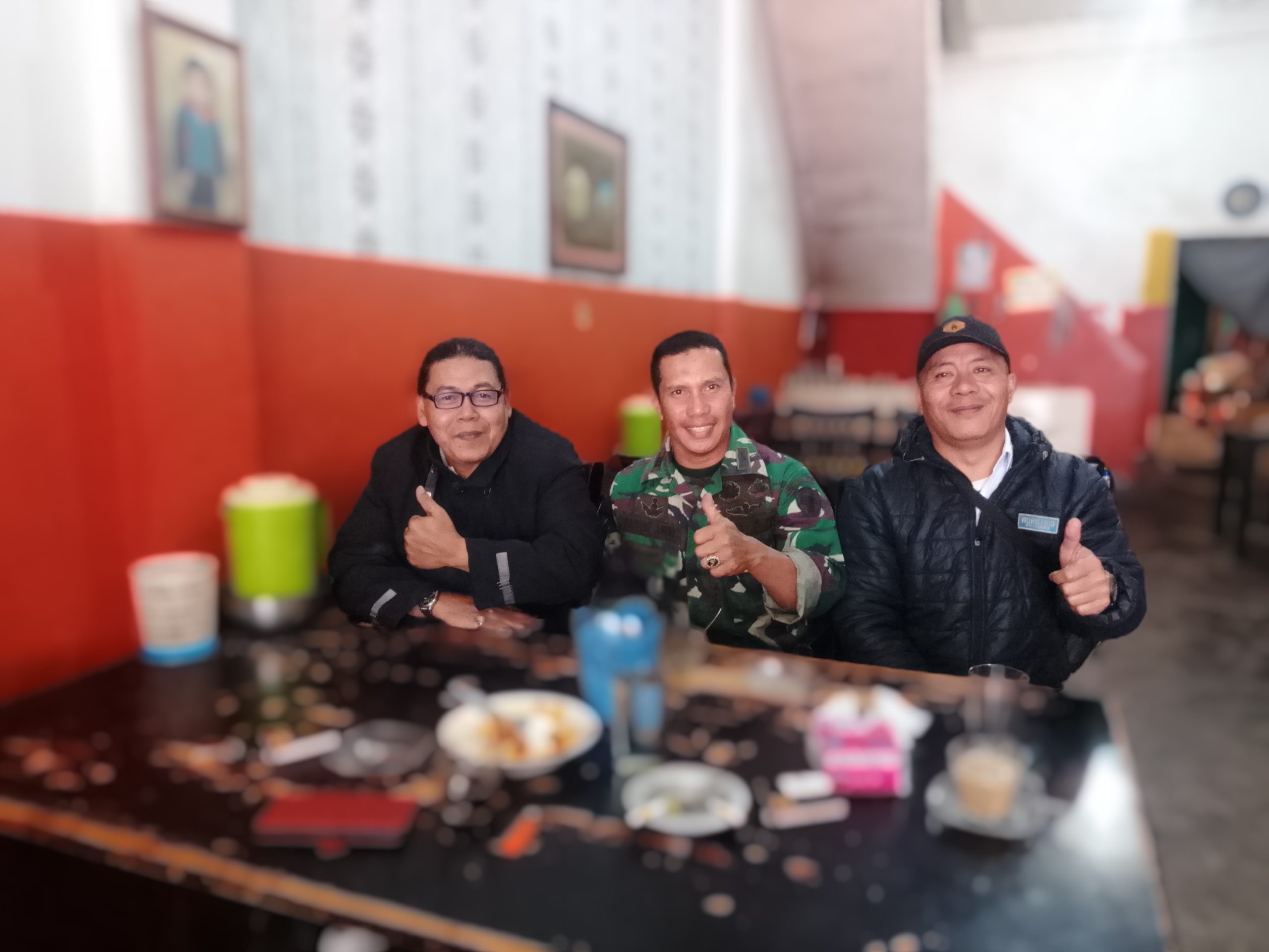 Kapten inf Takdir Anuar Danramil 03/TG Ngopi Bareng Bersama Wartawan dan LSM Elang 3 Hambalang