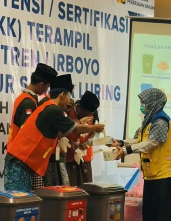 Kementerian PU Beri Pelatihan Konstruksi di Pesantren, Ratusan Santri Lirboyo Jadi Angkatan Pertama