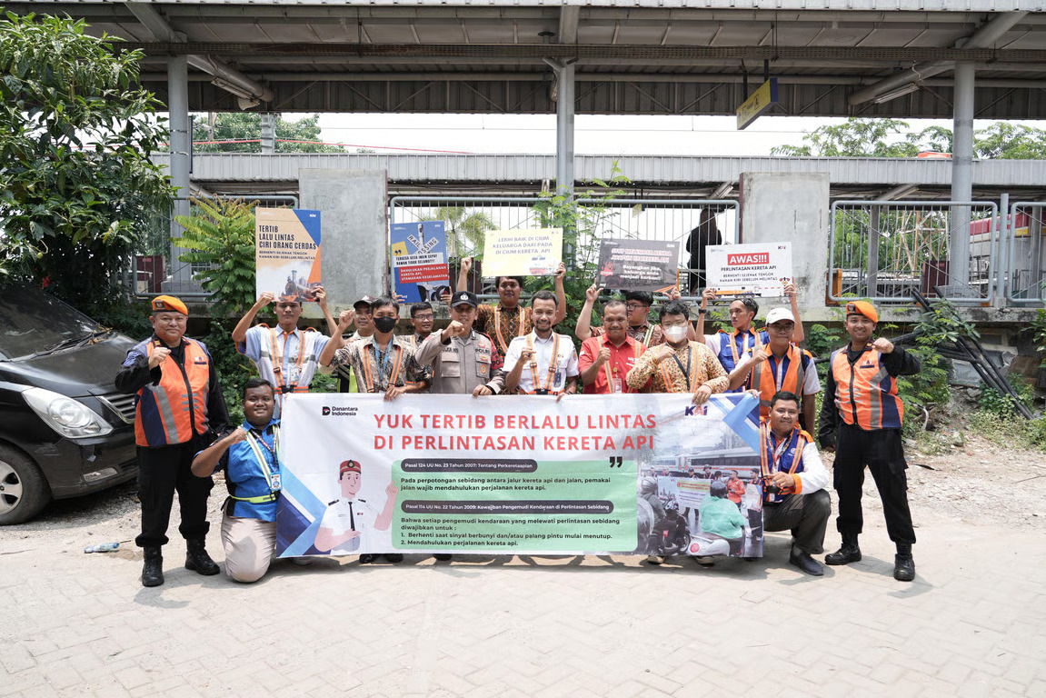 Tingkatkan Keselamatan di Perlintasan Sebidang, KAI Daop 1 Jakarta Gelar Sosialisasi Keselamatan di Perlintasan Sebidang JPL 21 Stasiun Poris