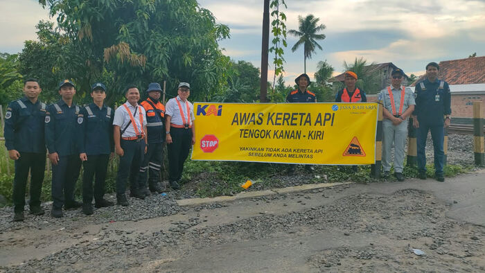 KAI Divre III Palembang Ingatkan Untuk Berhati – hati Melintas di Perlintasan Kereta Api