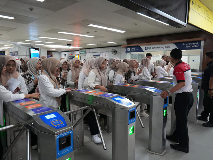LRT Jabodebek Ajak 1.200 Santri Kenali Transportasi Publik dan Profesi di Baliknya LRT Jabodebek Ajak 1.200 Santri Kenali Transportasi Publik dan Profesi di Baliknya