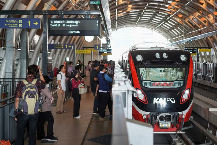 Direktur Utama KAI Evaluasi Kinerja LRT Jabodebek: Keselamatan dan Keandalan Layanan Jadi Fokus Utama